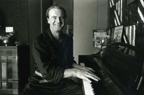 Peter Allen, NYC 1983.jpg